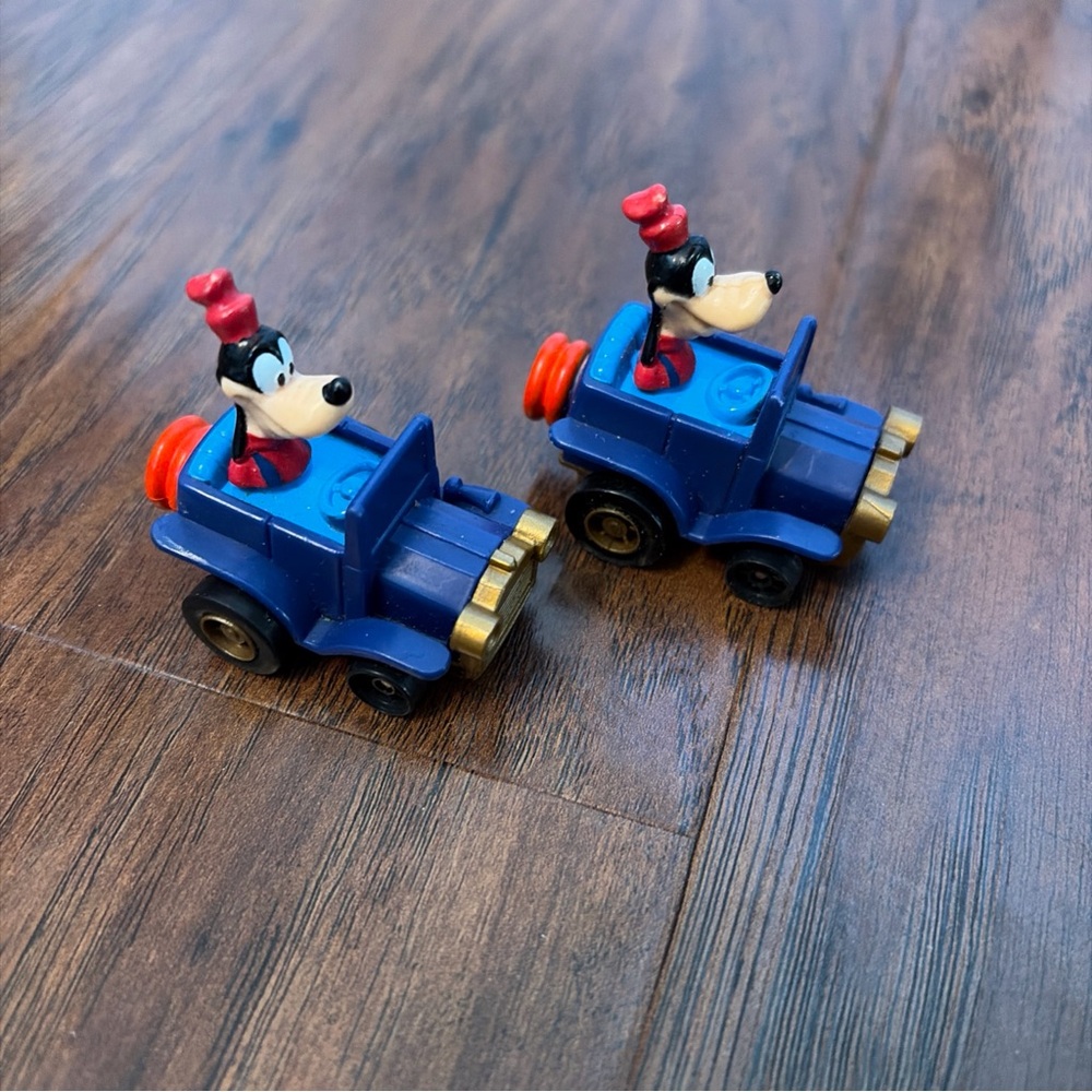 Vintage Disney Goofy Mini Plastic Toy Cars Lot Of 2